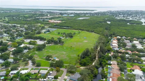 525 Hampton Avenue NE St Petersburg FL 33703