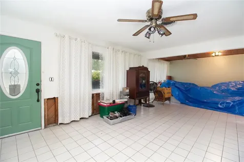 525 Hampton Avenue NE St Petersburg FL 33703