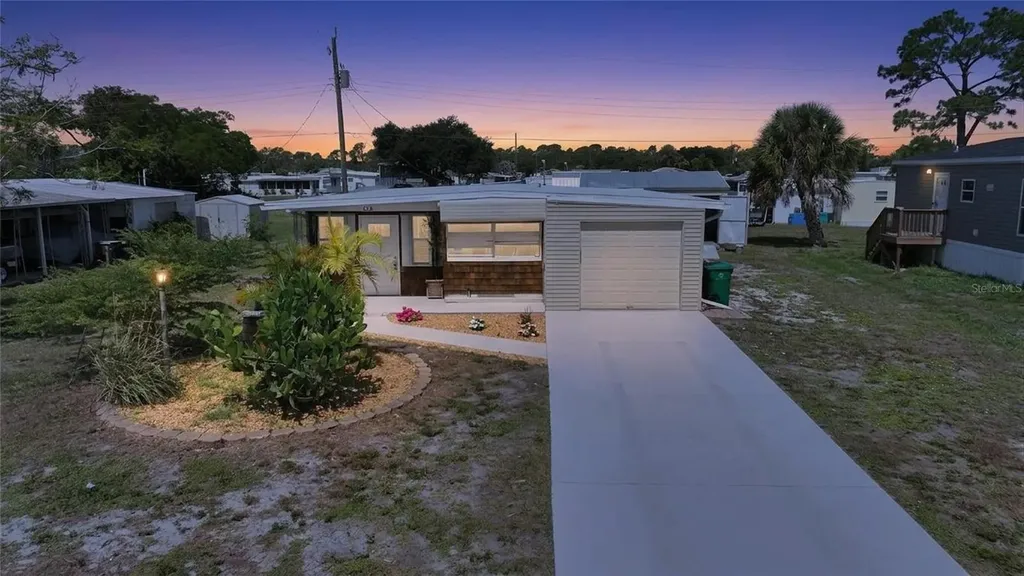 658 Via Cala Englewood FL 34224