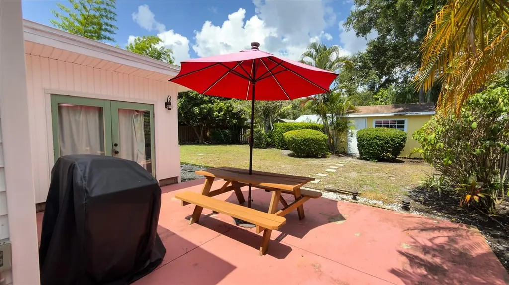 2475 W Paulstan Court Sarasota FL 34237