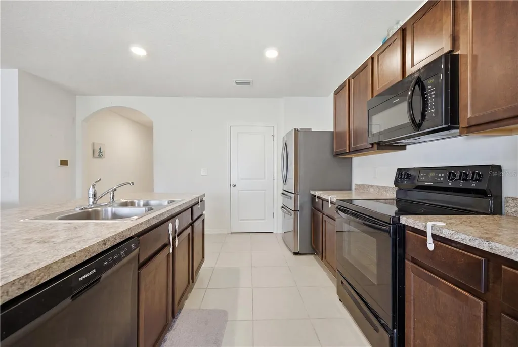 36250 Jenny Lynne Circle Zephyrhills FL 33541