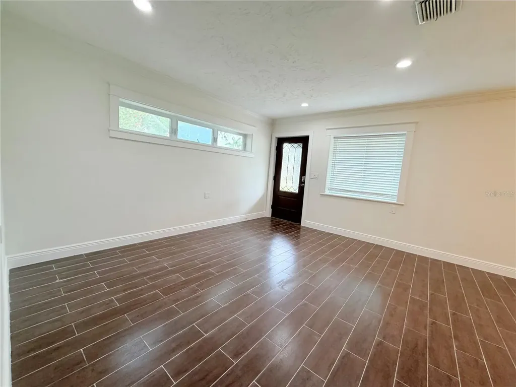 1843 Oklahoma Avenue NE St Petersburg FL 33703