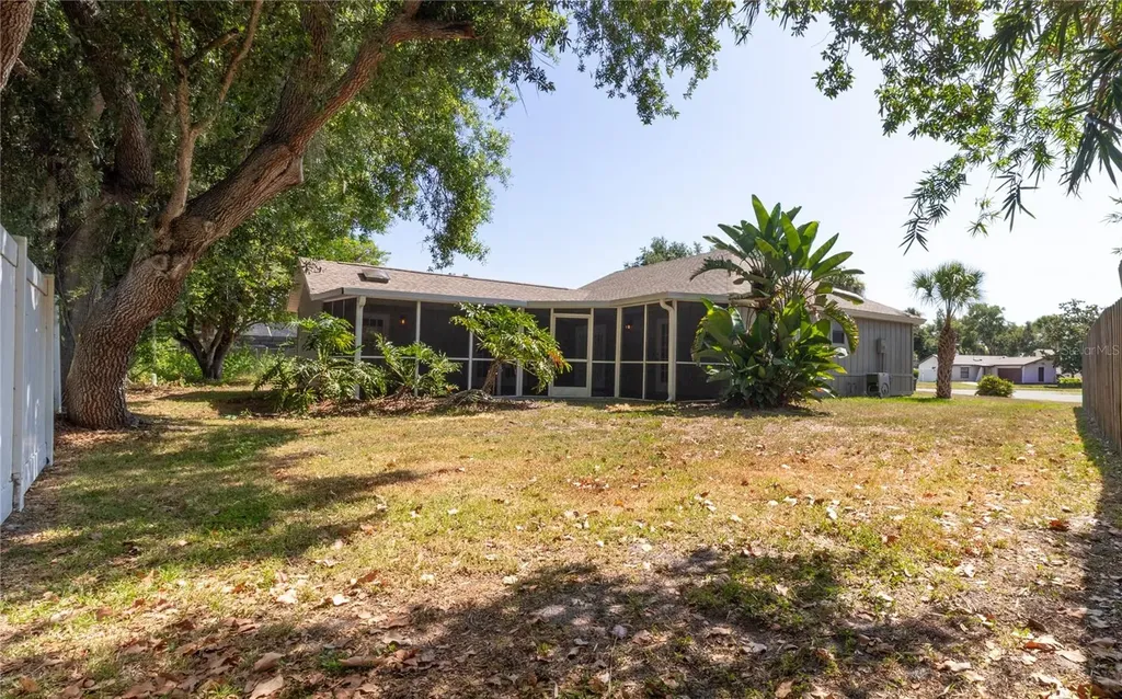 8232 Country Oaks Court Sarasota FL 34243