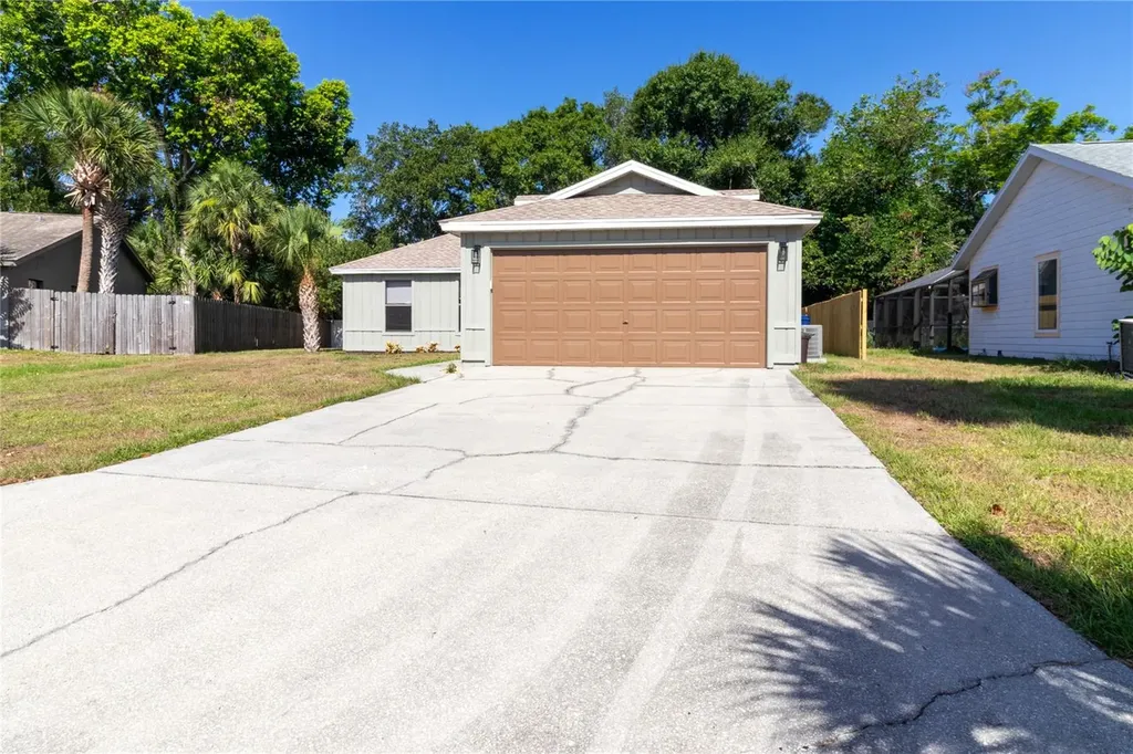 8232 Country Oaks Court Sarasota FL 34243