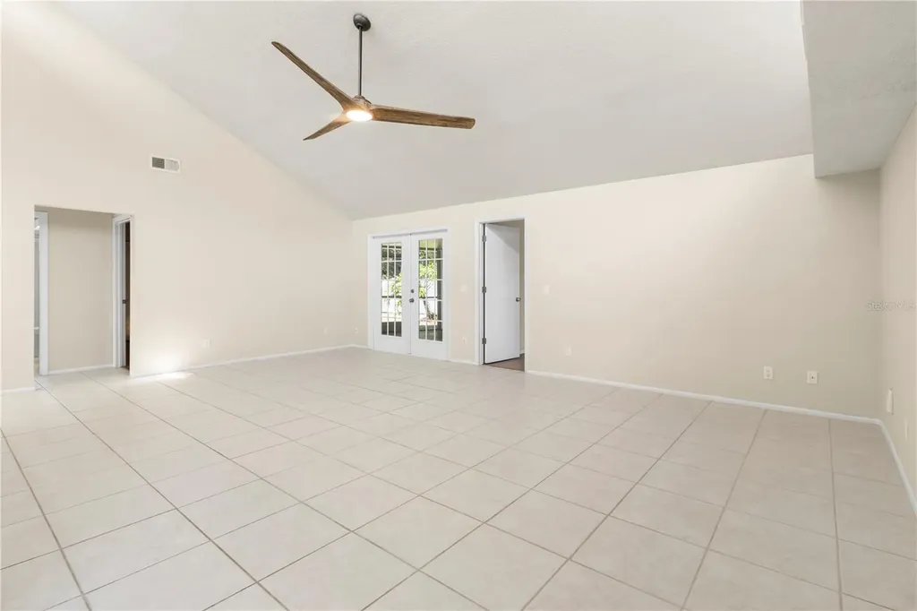 8232 Country Oaks Court Sarasota FL 34243