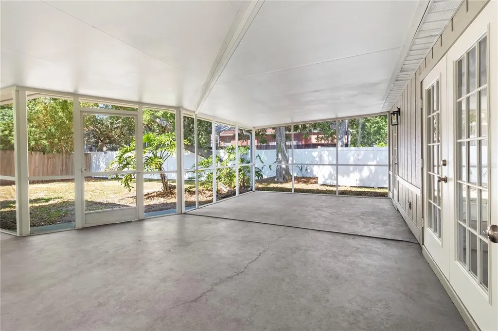 8232 Country Oaks Court Sarasota FL 34243