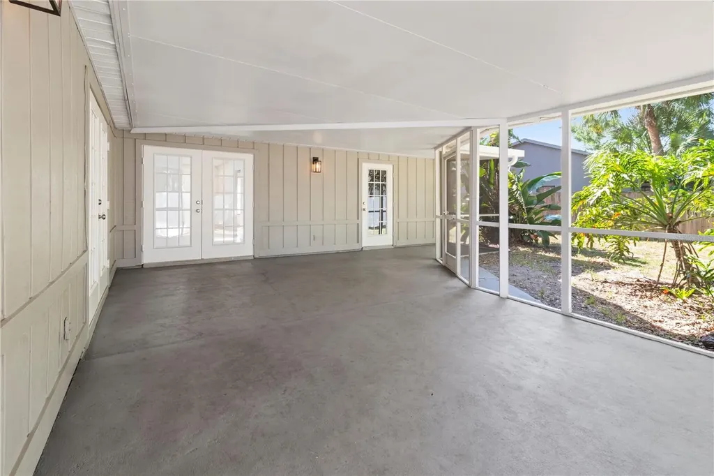 8232 Country Oaks Court Sarasota FL 34243