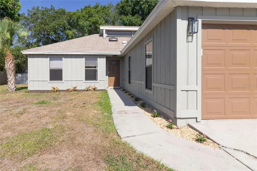 8232 Country Oaks Court Sarasota FL 34243