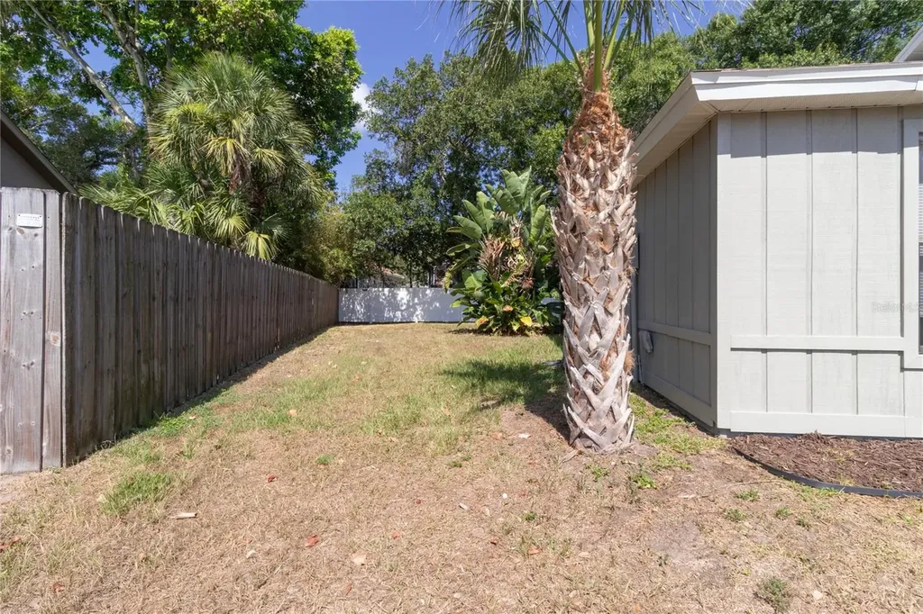 8232 Country Oaks Court Sarasota FL 34243