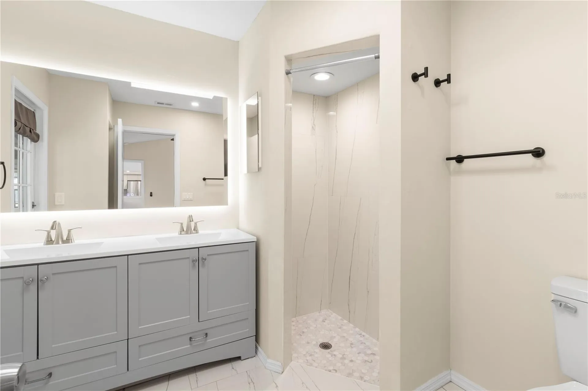 8232 Country Oaks Court Sarasota FL 34243