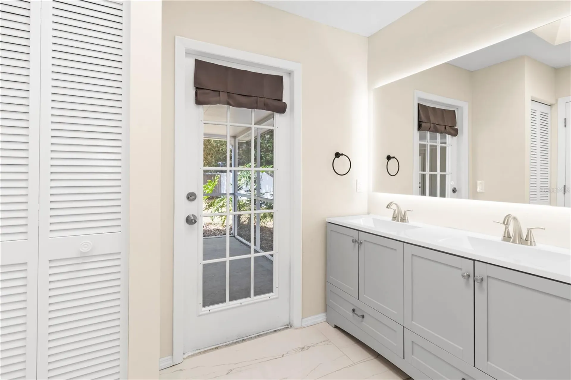 8232 Country Oaks Court Sarasota FL 34243
