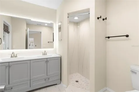 8232 Country Oaks Court Sarasota FL 34243