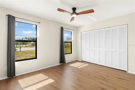 8232 Country Oaks Court Sarasota FL 34243