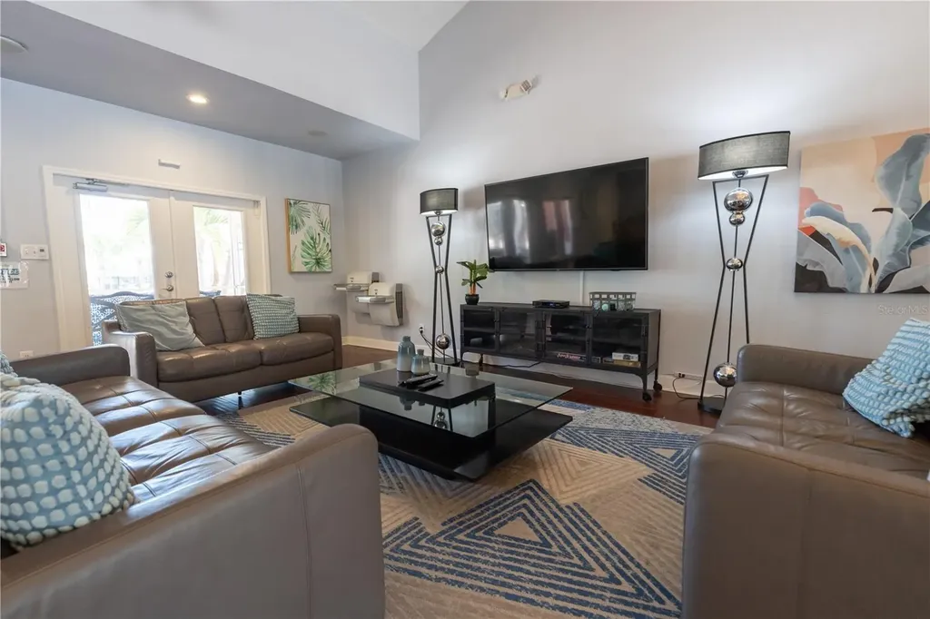 123 Seahorse Drive SE St Petersburg FL 33705