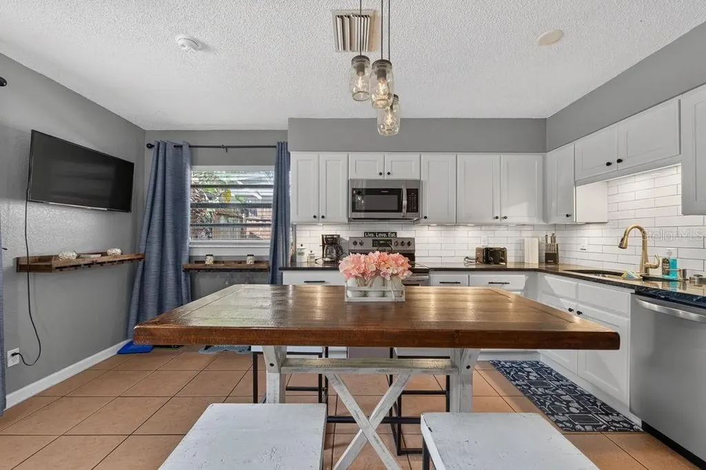 610 1st Avenue NE Largo FL 33770