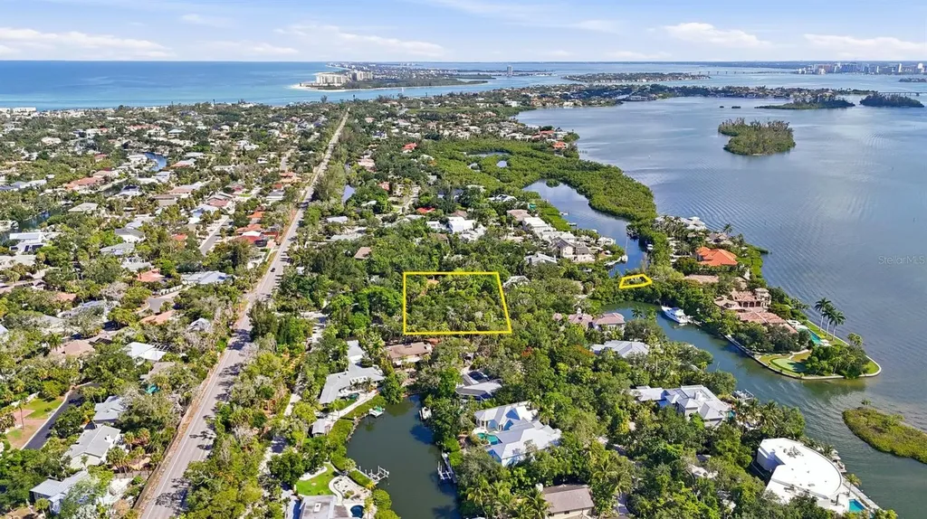 1325 Hidden Harbor Way Sarasota FL 34242