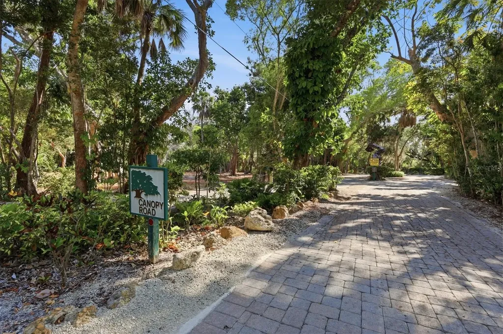 1325 Hidden Harbor Way Sarasota FL 34242