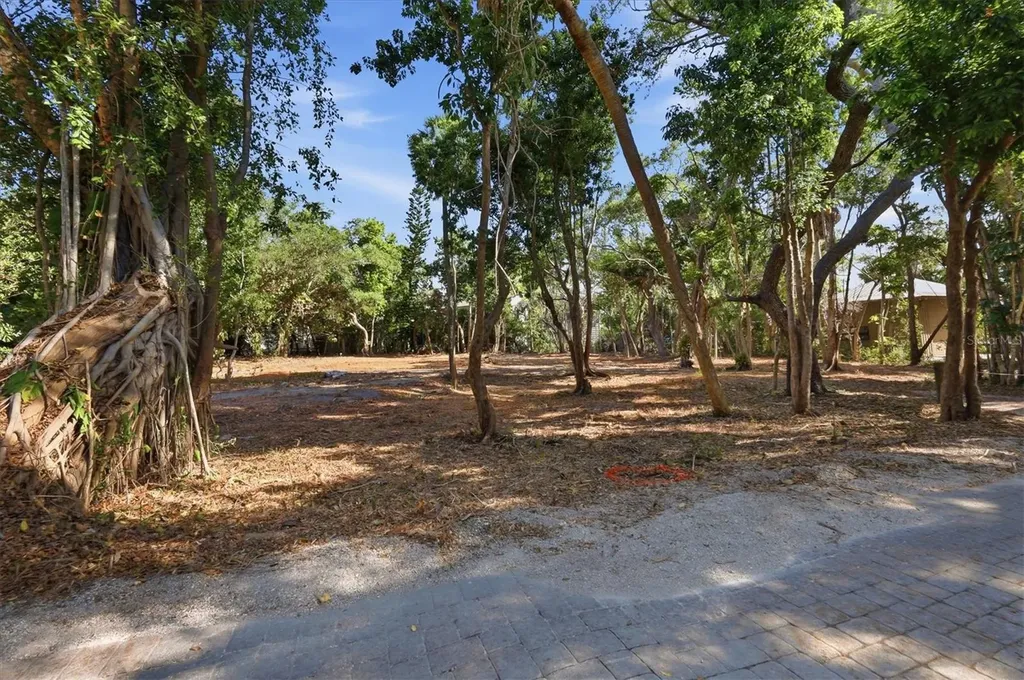 1325 Hidden Harbor Way Sarasota FL 34242