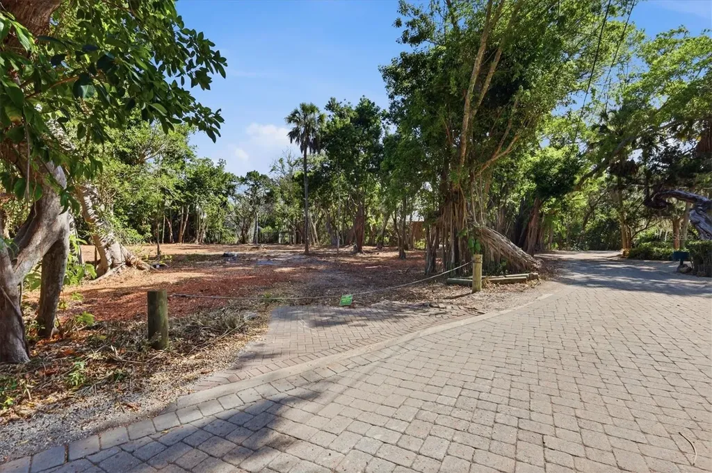 1325 Hidden Harbor Way Sarasota FL 34242