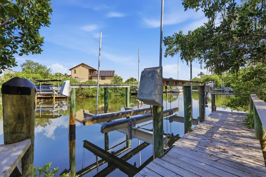 1325 Hidden Harbor Way Sarasota FL 34242