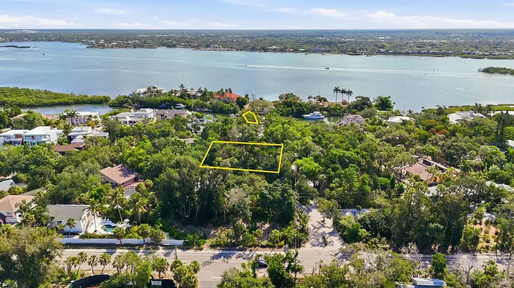 1325 Hidden Harbor Way Sarasota FL 34242