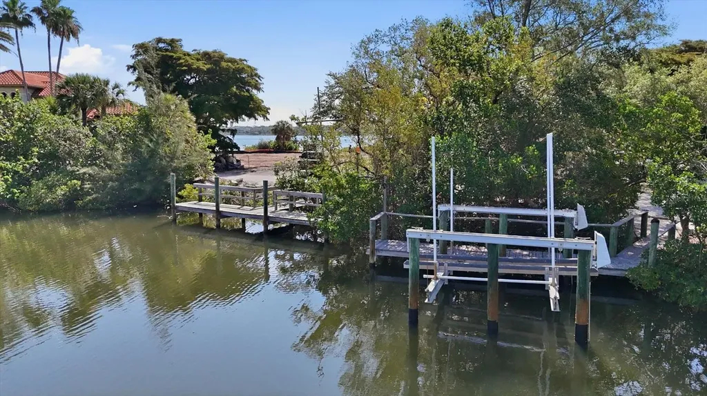 1325 Hidden Harbor Way Sarasota FL 34242