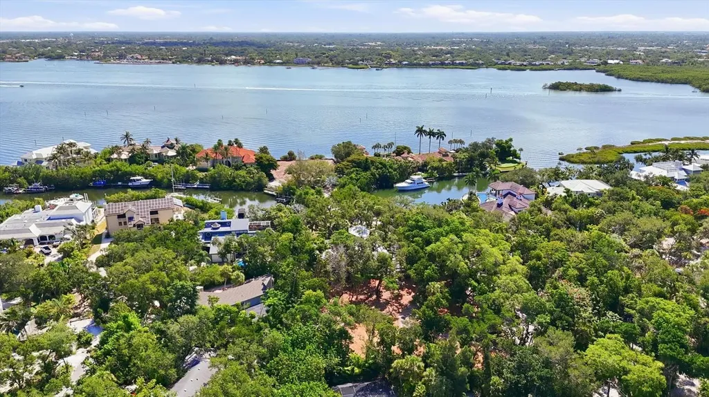 1325 Hidden Harbor Way Sarasota FL 34242
