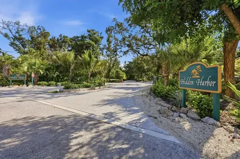 1325 Hidden Harbor Way Sarasota FL 34242