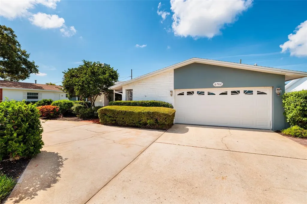 6782 14th Avenue N St Petersburg FL 33710