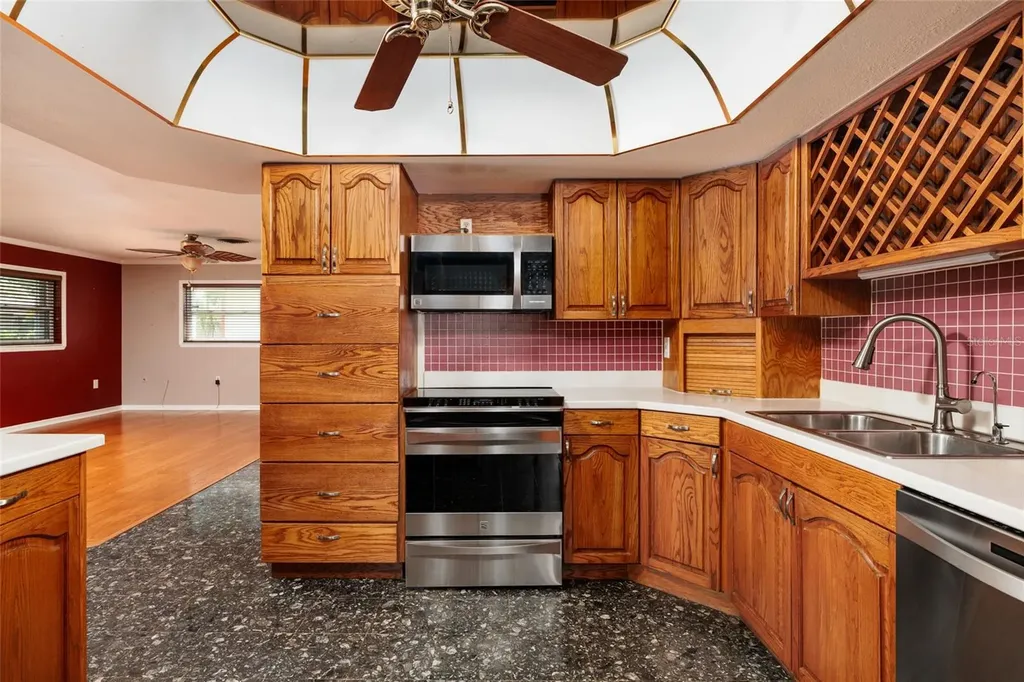 6782 14th Avenue N St Petersburg FL 33710