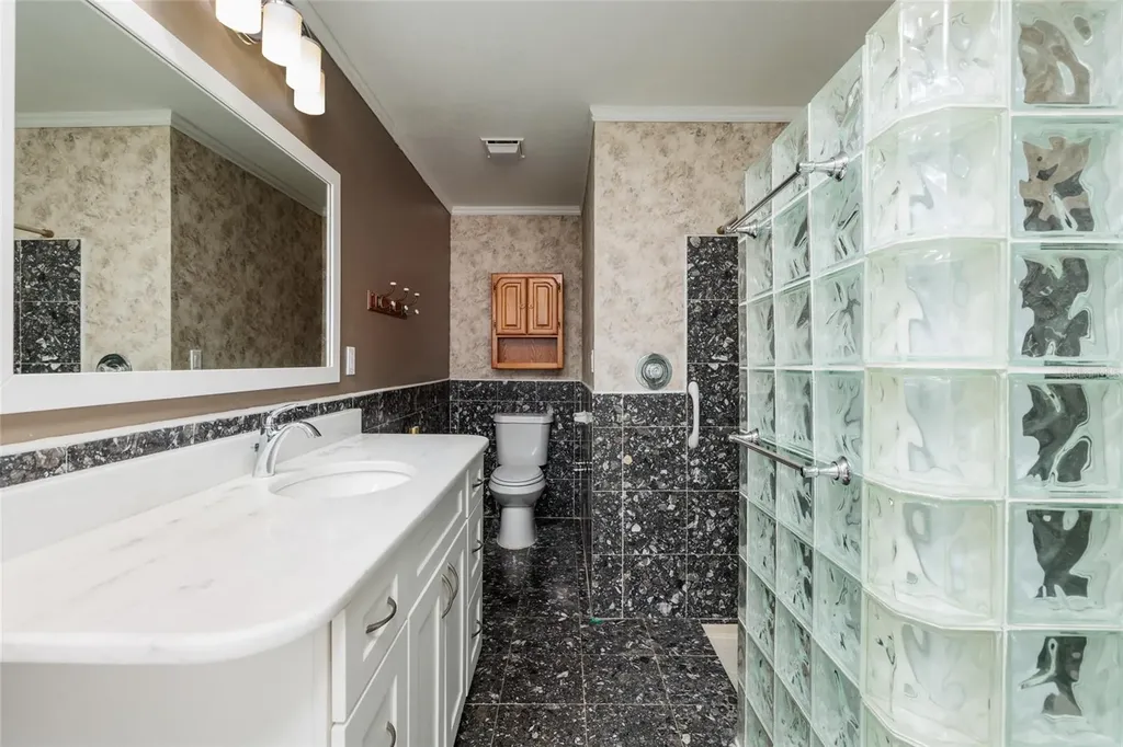 6782 14th Avenue N St Petersburg FL 33710