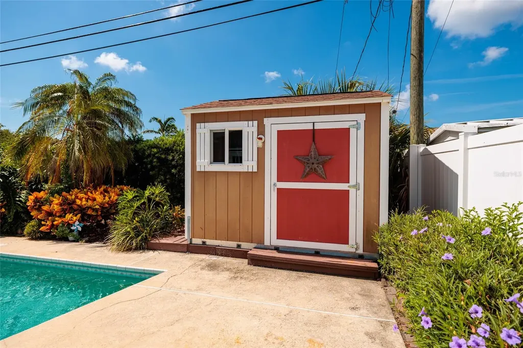 6782 14th Avenue N St Petersburg FL 33710