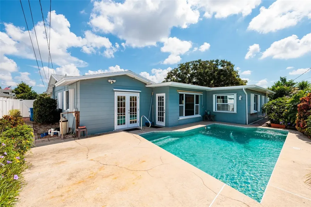 6782 14th Avenue N St Petersburg FL 33710