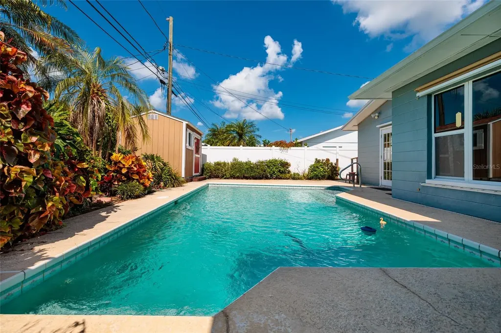 6782 14th Avenue N St Petersburg FL 33710