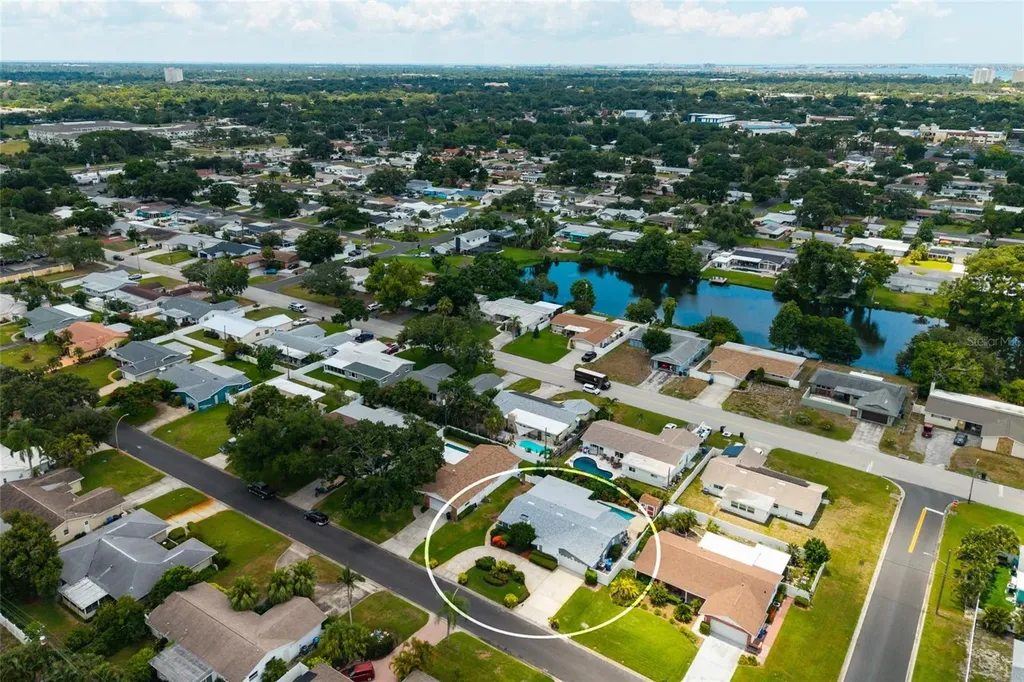 6782 14th Avenue N St Petersburg FL 33710