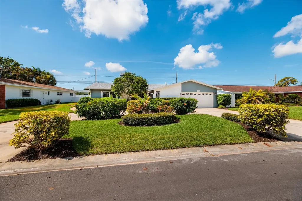 6782 14th Avenue N St Petersburg FL 33710