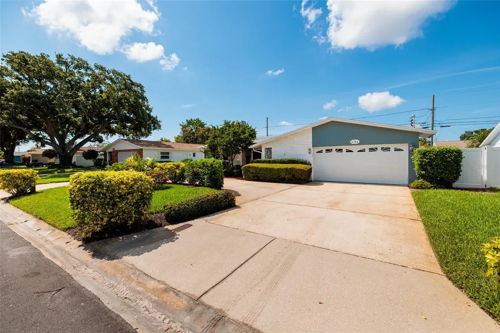 6782 14th Avenue N St Petersburg FL 33710