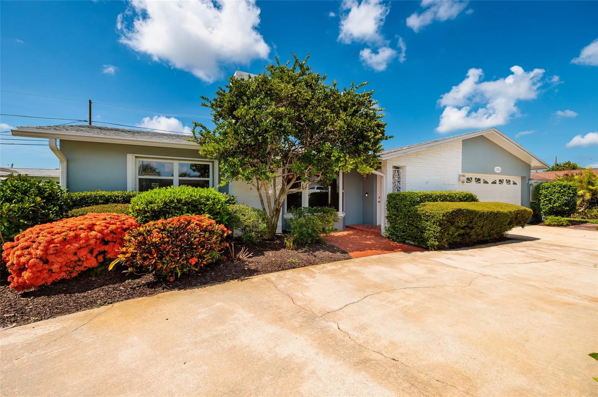 6782 14th Avenue N St Petersburg FL 33710