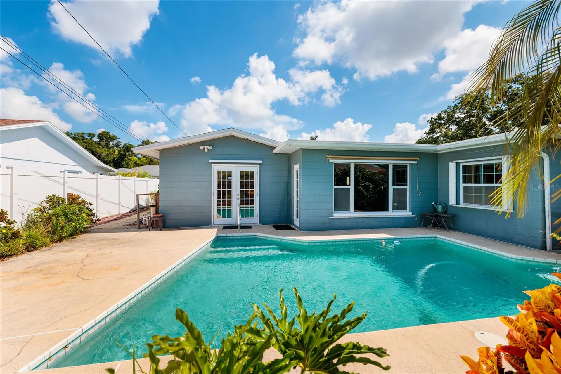 6782 14th Avenue N St Petersburg FL 33710