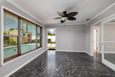 6782 14th Avenue N St Petersburg FL 33710