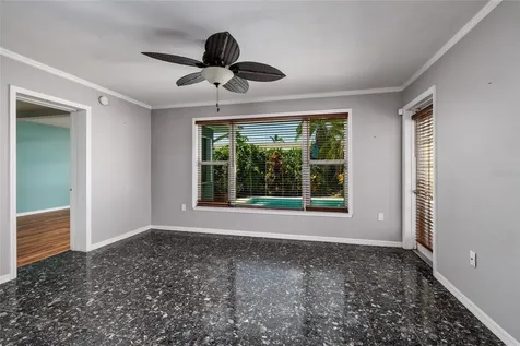 6782 14th Avenue N St Petersburg FL 33710