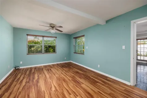 6782 14th Avenue N St Petersburg FL 33710