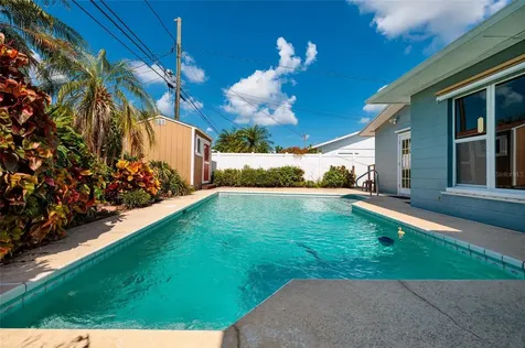 6782 14th Avenue N St Petersburg FL 33710