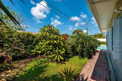 6782 14th Avenue N St Petersburg FL 33710