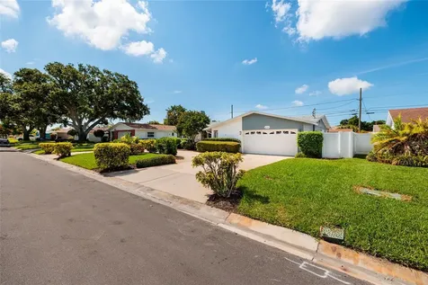 6782 14th Avenue N St Petersburg FL 33710