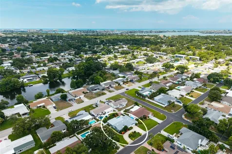 6782 14th Avenue N St Petersburg FL 33710