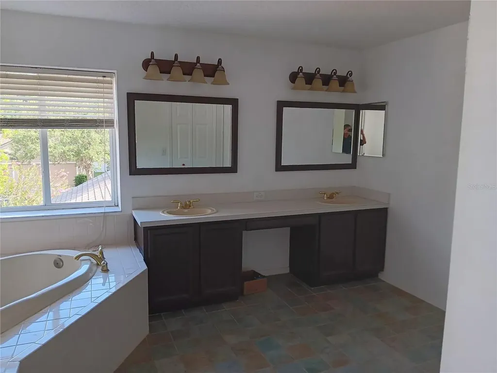 18178 Sandy Pointe Drive Tampa FL 33647