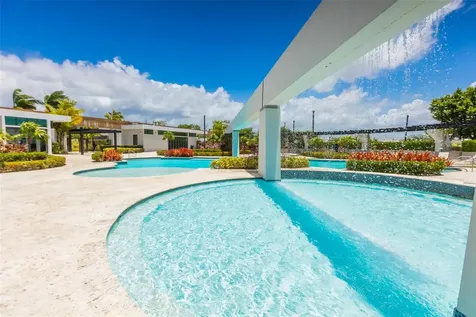 Residences At Rio Calle Ebro Corner Bayamon PR 00959