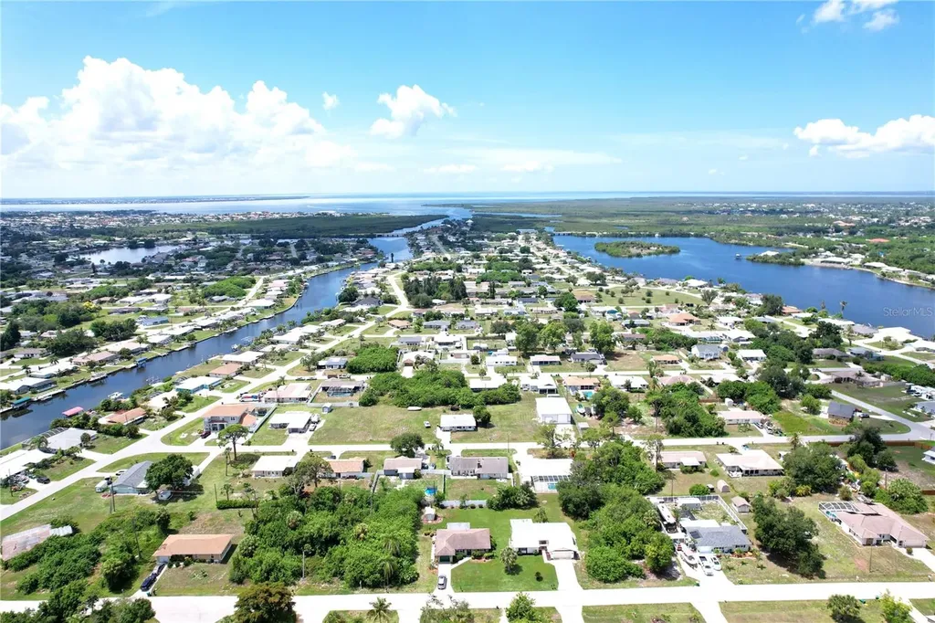 515 Meridan Avenue NW Port Charlotte FL 33952