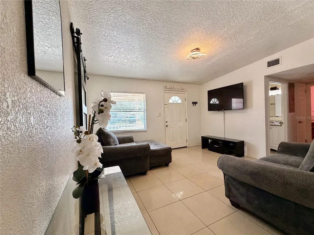 10926 N Annette Avenue Tampa FL 33612